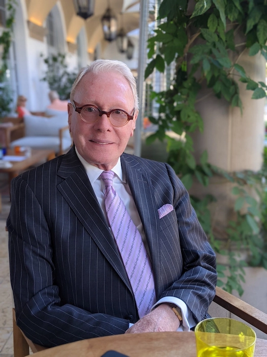 Frank Bowling on Legendary Luxury Hospitality 2 PXL 20210930 205407529.PORTRAIT